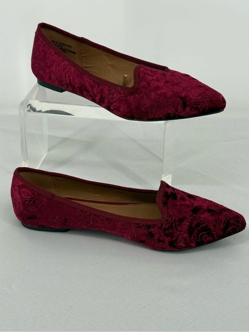 NEW Report Jitterbug Women’s Burgundy Velvet Pointed Toe Flats Size 9 W